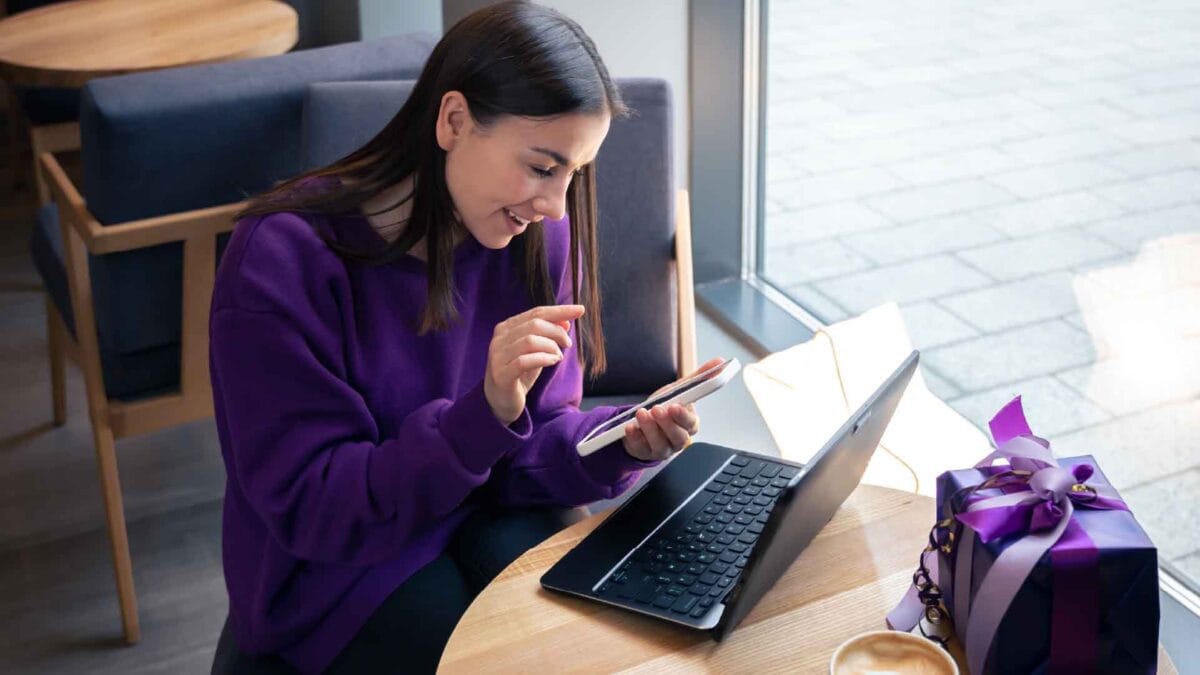Shopify mağaza açma ücreti, seçilen plana ve ek özelliklere göre değişiklik göstermektedir.