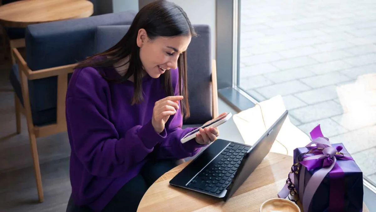 Shopify mağaza açma ücreti, seçilen plana ve ek özelliklere göre değişiklik göstermektedir.